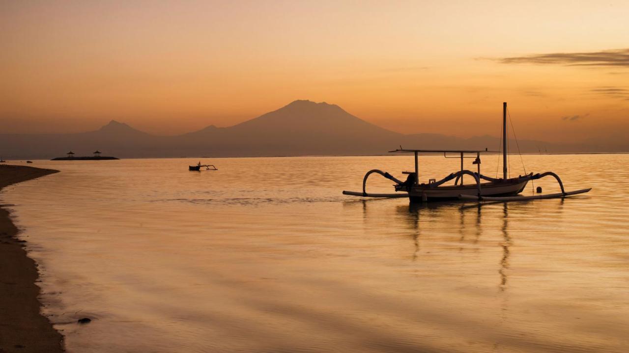 Maya Sanur Resort & Spa Kültér fotó Sunset over Mount Agung