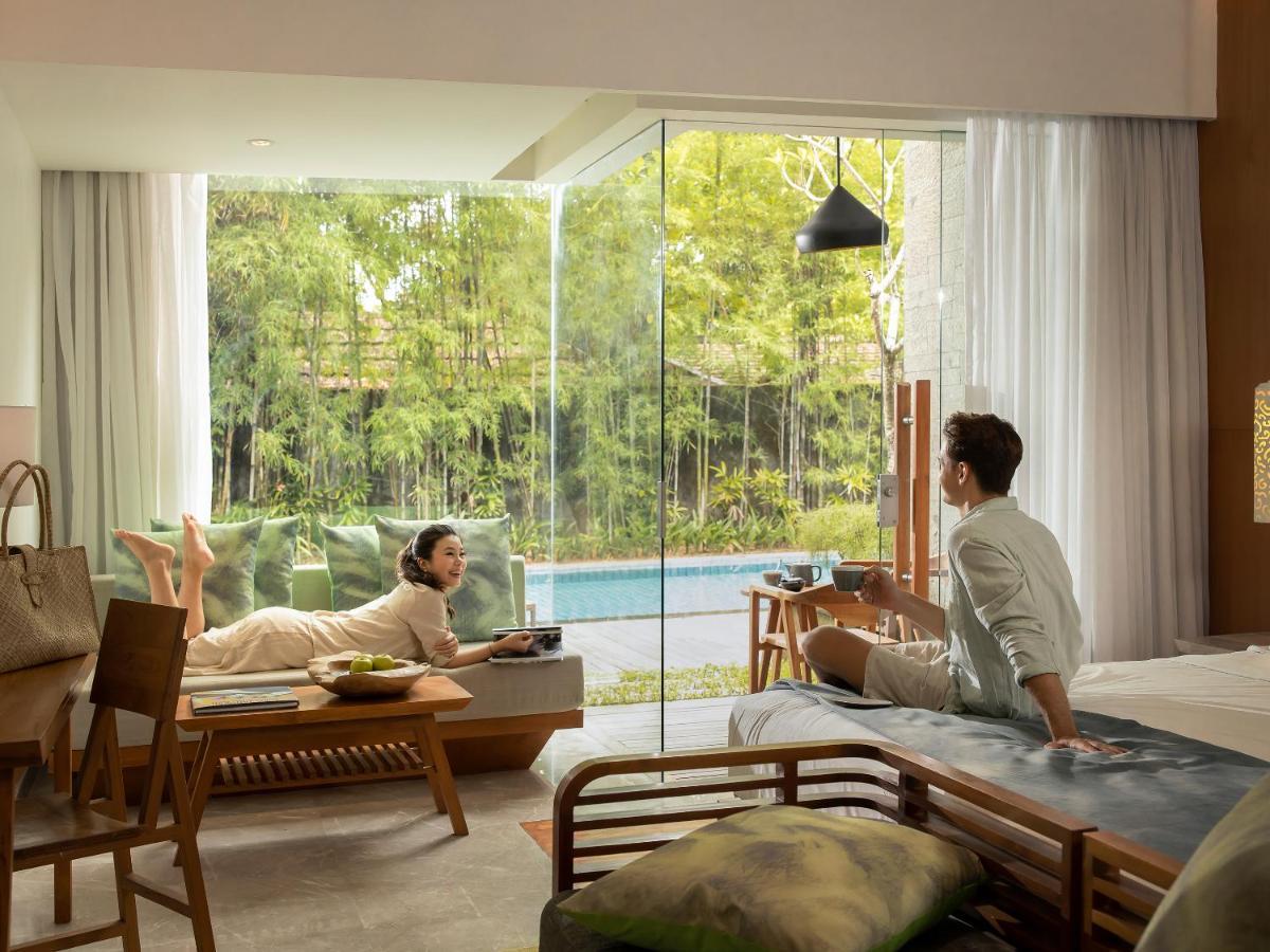 Maya Sanur Resort & Spa Kültér fotó A room at the hotel
