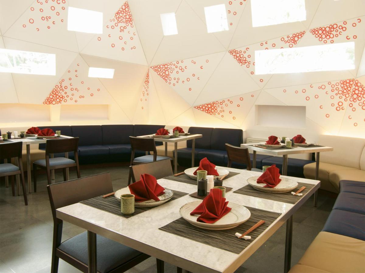 Maya Sanur Resort & Spa Kültér fotó Interior of a restaurant