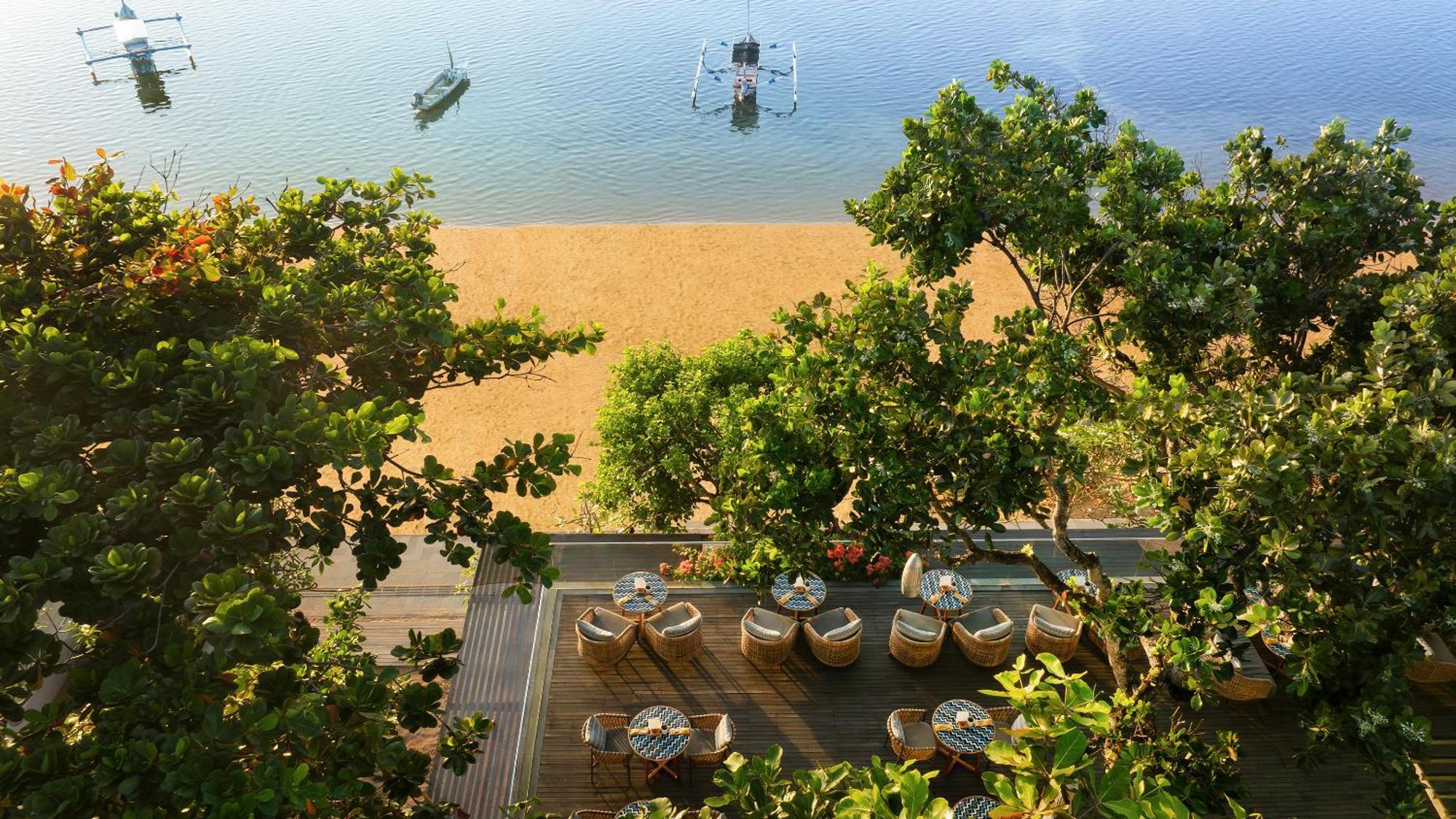 Maya Sanur Resort & Spa Kültér fotó View of the beach from the hotel